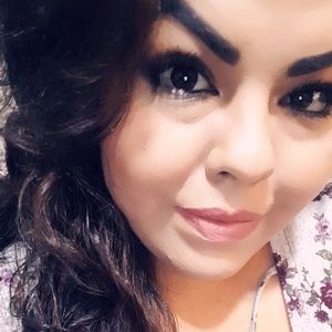 Meet your Posher, Estefani